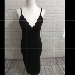 Black sleeveless bodycon dress